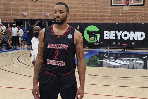 阴影中复出 阴影中复出