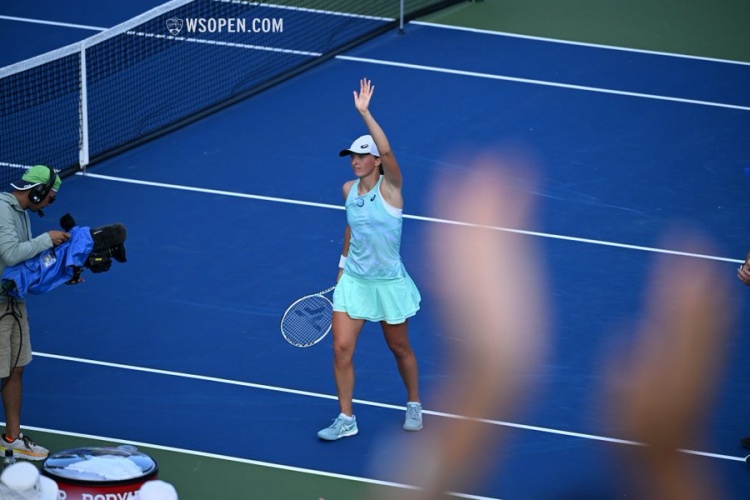 为我们上演 为我们上演